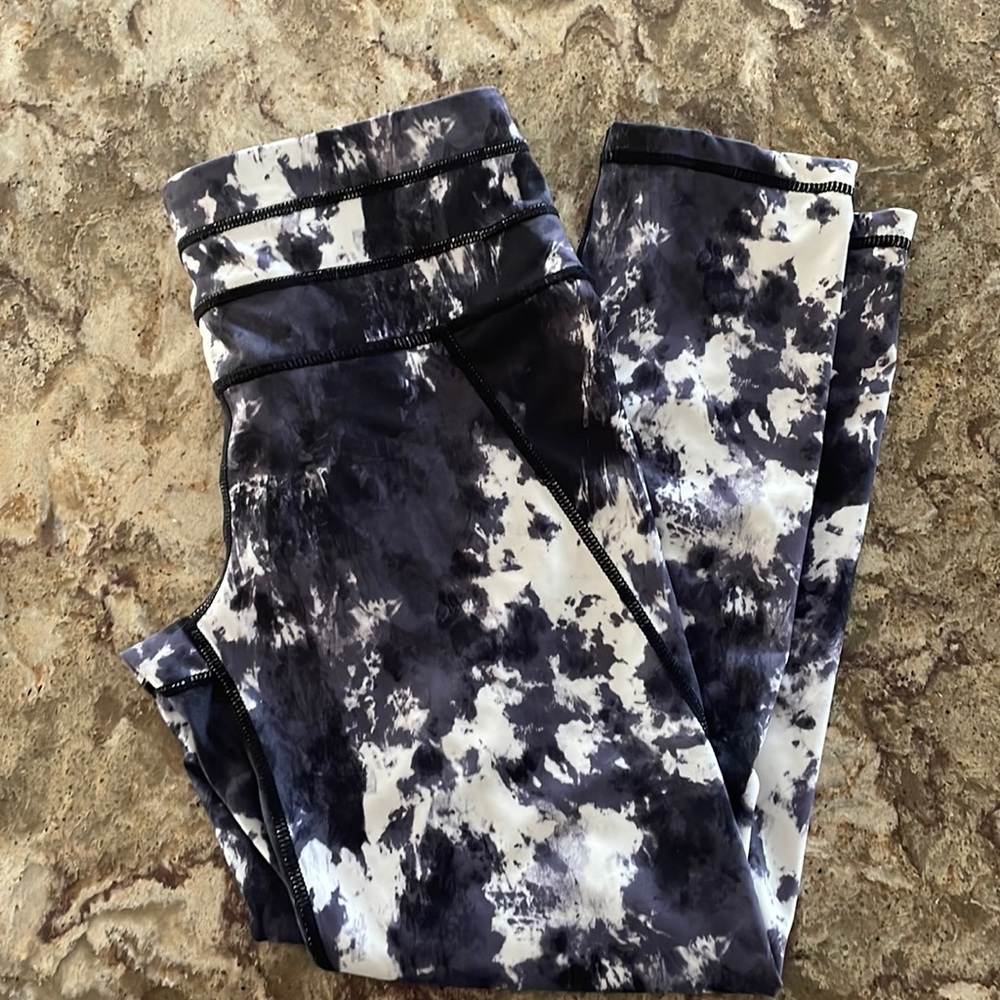 NWOT Mone B Cropped Leggings